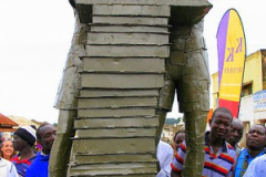 Це зображення для читання можна знайти на півночі Уганди в місті Гулу.