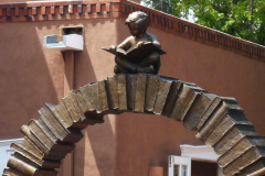 «Крива навчання» скульптора Гері Лі  Прайса в ботанічному саду Гаваїв, США.