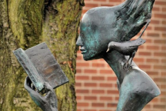 Бібліотечна скульптура, Белфаст, Ірландія.