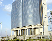 Будинок творчості в Туркменістані - це багатоповерховий будинок з відкритою книгою на фасаді.