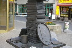 Пам'ятник Еріха Кестнеру Берліні у Німечені.