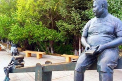 Пам'ятник, який символізує силу книги. Китай