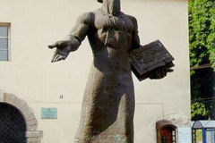 Памятник-Іванові-Федорову-у-Львові-Україна.