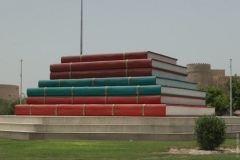 Памятник-книзі-в-Омані