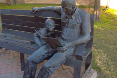 Бібліотечна скульптура, Мак Кінні, Техас, США