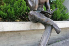 Пам'ятник читачеві в Іспанії