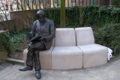 Пам'ятник читачеві в Mouscroun, Бельгії